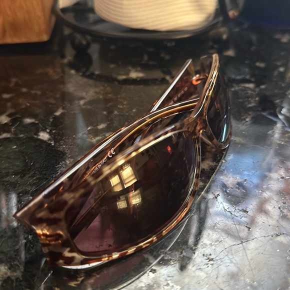 Dolce and Gabbana cheetah sunglasses diamond engraved DG comes with case - Picture 4 of 8